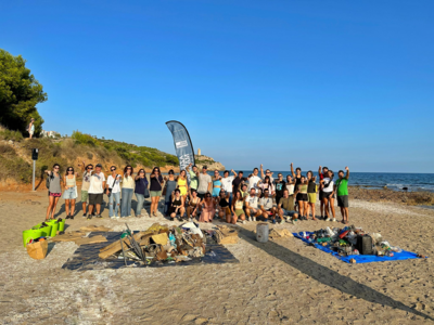 CEEI Castelln, Fit Planet y Fundacin Azul Marino recogen ms de 142 kilos de residuos en la playa nudista de Bellver