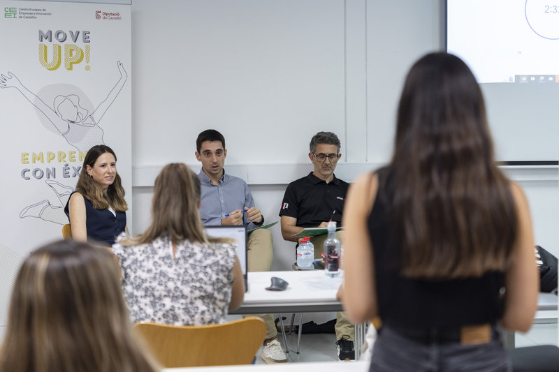 Sesi�n de feedback con los patrocinadores de Move Up!