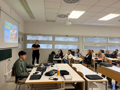 Taller de Neuromarketing: el alumnado de Negocios analiza c�mo piensa el consumidor/a