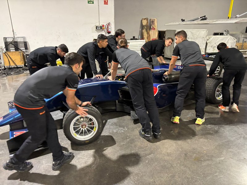Florida Universitària y Campos Racing inician el Curso de Especialista en Motorsport. Mecánica de Competición