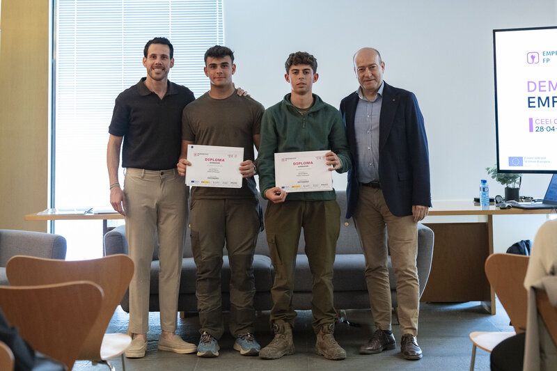 Adrián Martín y Felipe Velázquez, artífices de Entoagro (IES Alto Palancia)