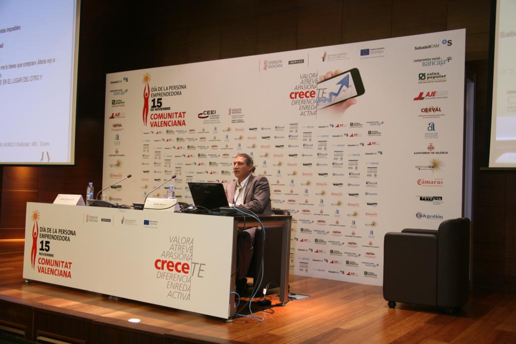 Sesiones Emprende+ DPECV12 Si el barco se hunde, ¿por qué no vas en helicóptero? 06