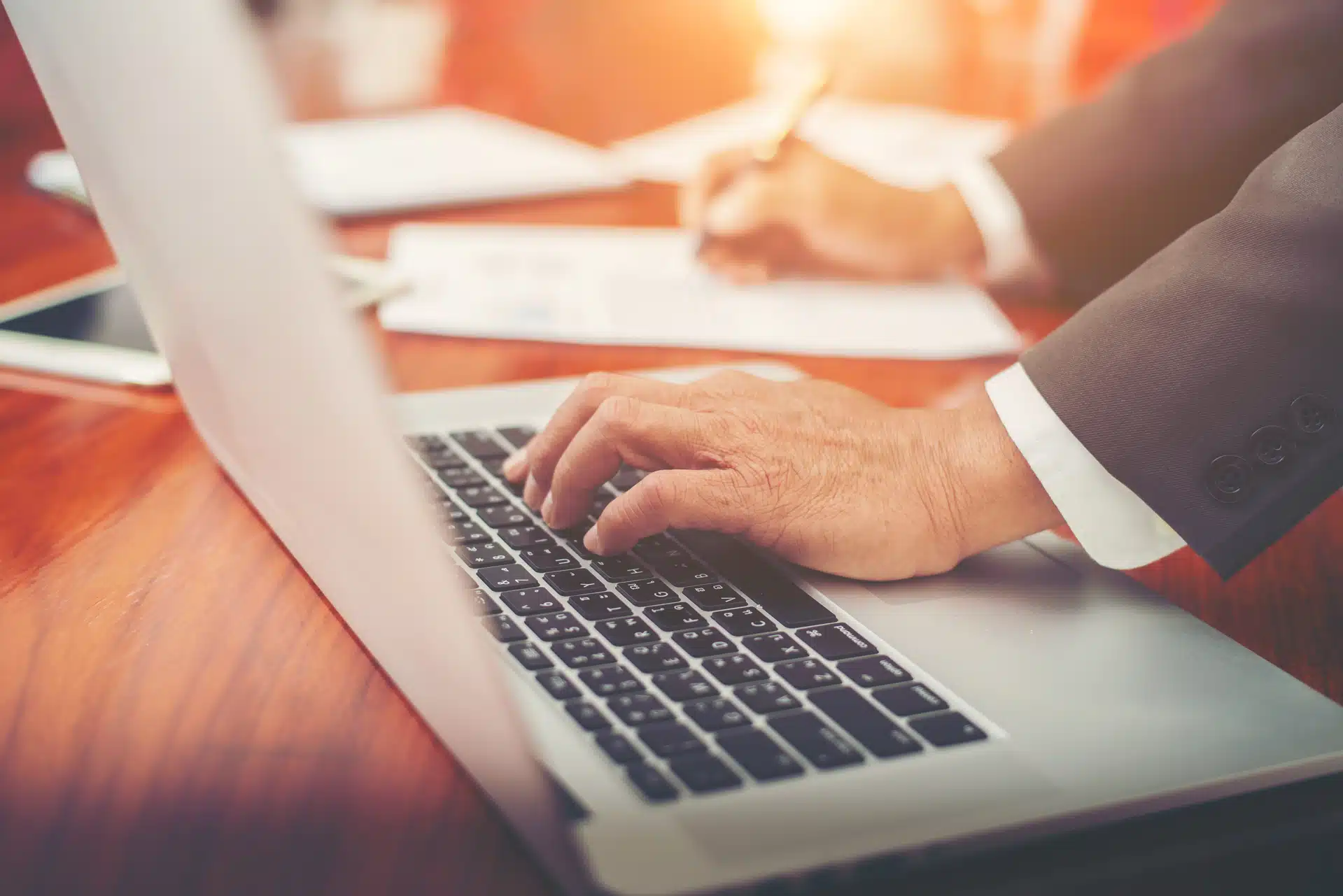 ¿Por qué es importante cumplir con los textos legales en una página web?