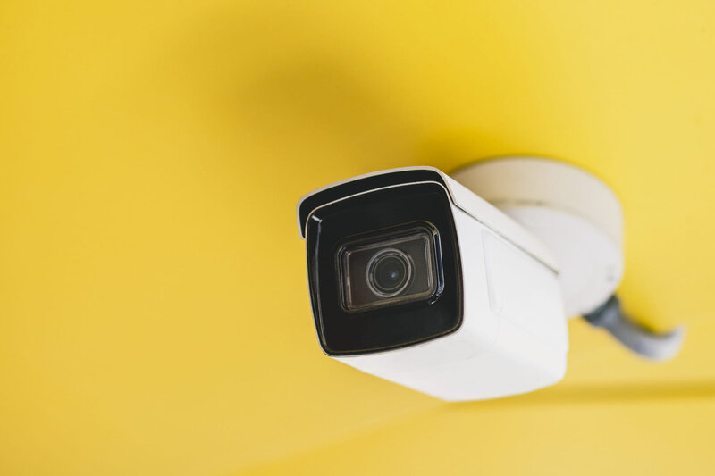 Comunidades de vecinos y videovigilancia: las multas que pueden alcanzar los 50.000 euros